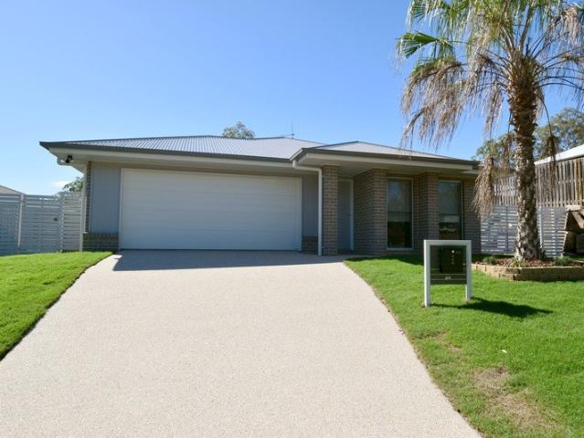 FULLY AIR CONDITIONED HOME + PRIVATE POOL!