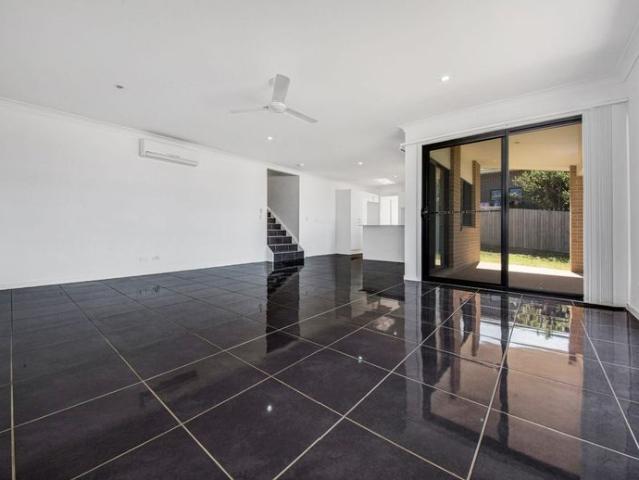 FULLY AIR CONDITIONED HILLTOP SPLIT LEVEL HOME
