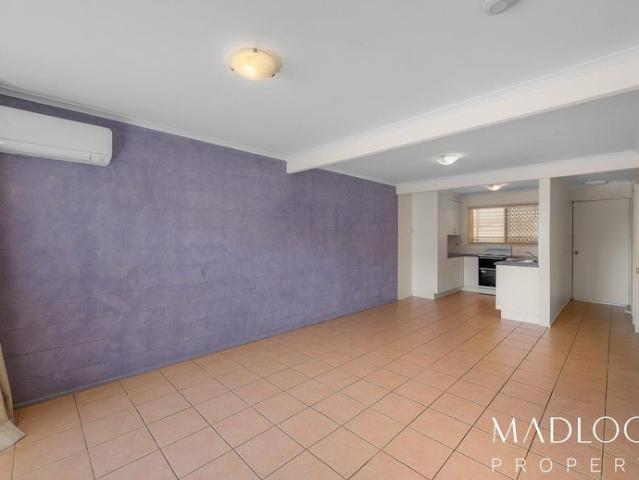 FULLY AIR CONDITIONED NEAT 2 BEDROOM TOWNHOUSE