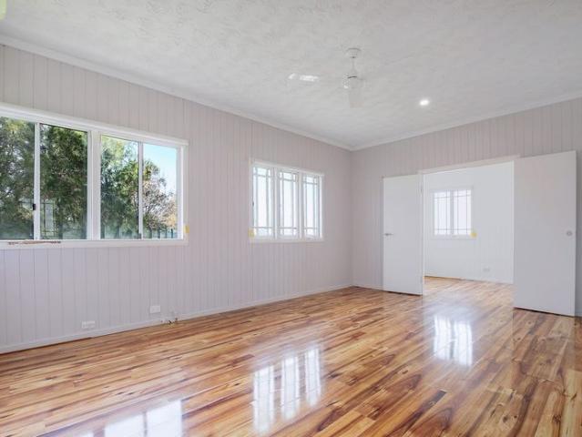 Pet friendly, Fully airconditioned, Five bedroom, Two Storey Home with pool