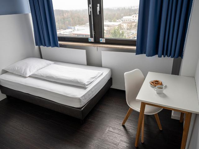 Fully equipped comfort apartment in Munich/ Moosach, Munchen Amsterdam Apartments for Rent