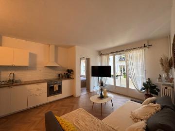 Fully equipped flat near the Eiffel Tower in a building with lift 1 bedroom and 1 living room, Paris Amsterdam Apartments for Rent