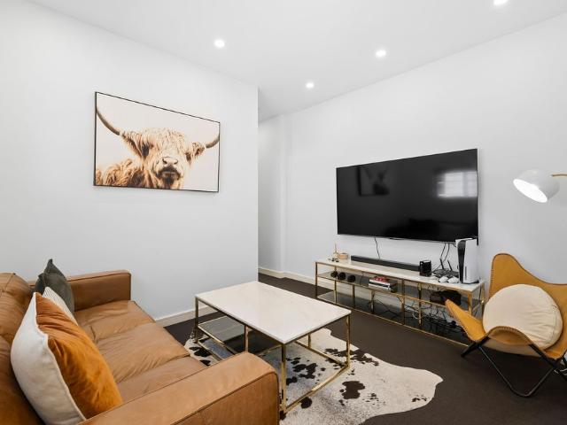 Fully equipped furnished executive apartment in prime location
