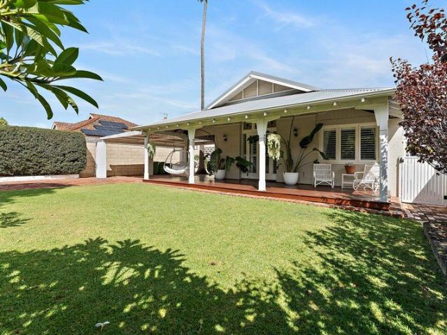 Fully Equipped Heritage Style Home in the George Street Precinct
