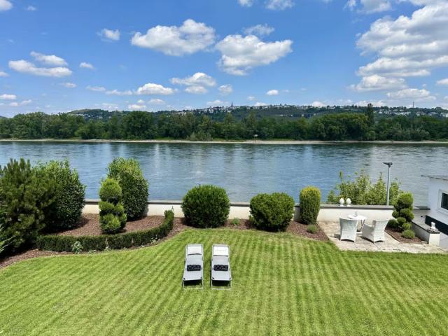 Fully equipped holiday home/apartment with three bedrooms directly on the Rhine in Koblenz