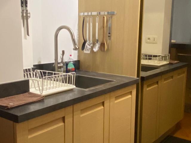 Fully equipped quiet luxury one bedroom apartment, Paris Amsterdam Apartments for Rent