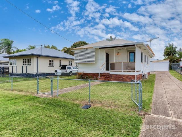 Fully Fenced 2 bedroom Home with Studio