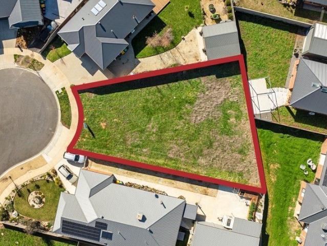 Fully Fenced 826m² Block in Ideal Location