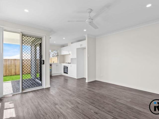 Fully Fenced Duplex with Air Conditioning – Your Dream Home Awaits!