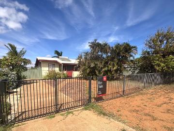 House for sale in Babbage Island - Parking
