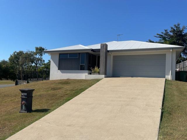 FULLY FENCED MODERN HOME IN AN IDEAL LOCATION