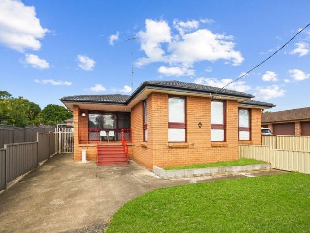 Fully fenced + Short walk to station and shops