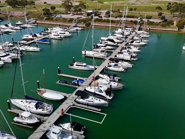 Fully Fendered 11m Freehold Berth
