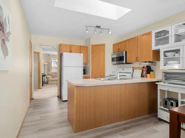 Fully furnished,3 bed/2 bath guest house with private balcony,BBQ, and yard. — 3 Bedrooms Main Floor