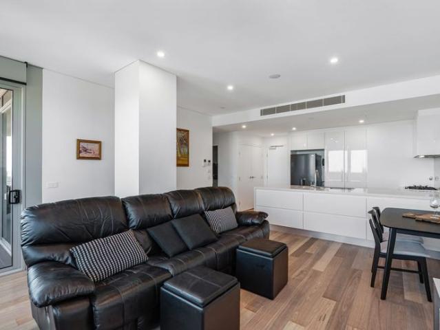 Fully Furnished 3 Bedroom Apartment with Ocean Views – The Signature, Wollongong CBD