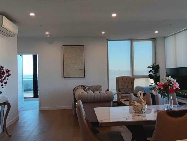 Fully Furnished 3 Bedroom Apartment in Box Hill!