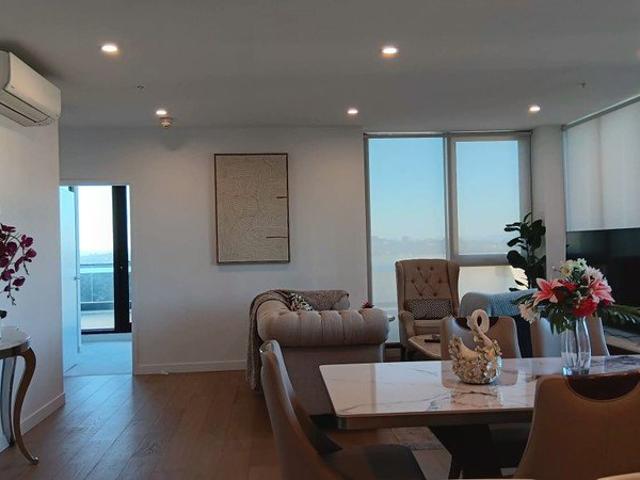Fully Furnished 3 Bedroom Apartment in Box Hill!