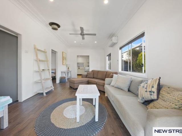 Fully Furnished 3 Bedroom Coastal Retreat – Just 400m to Blacksmiths Beach