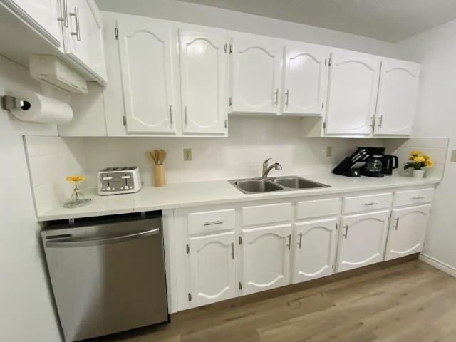 Fully Furnished 3 Bedroom fourplex | Near Marda loop