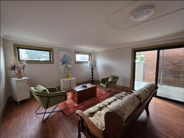 FULLY FURNISHED 3 Bedroom home