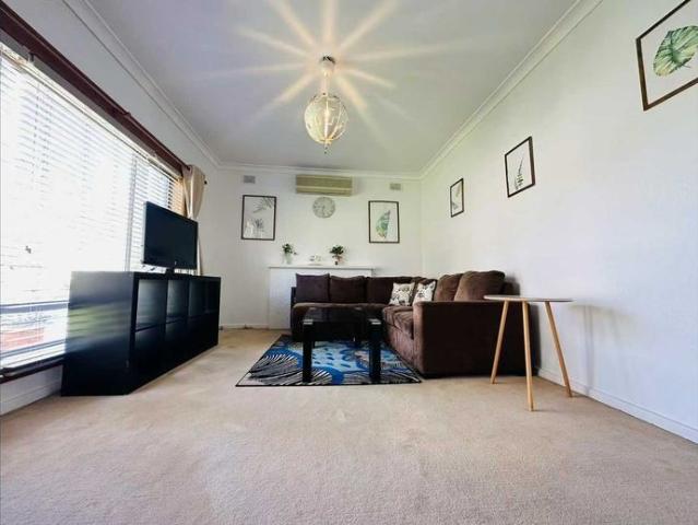 Fully Furnished 3 Bedroom Home in Convenient Park Holme Location