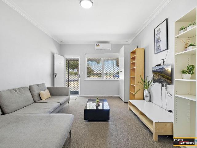 Fully Furnished 2 or 1 Bedroom Home in Central Maddington