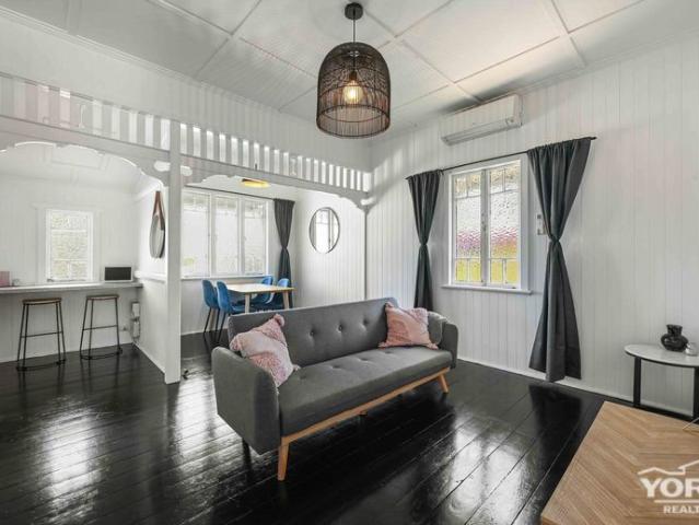 Fully Furnished 3 Bedroom Home in a Convenient North Toowoomba Location!