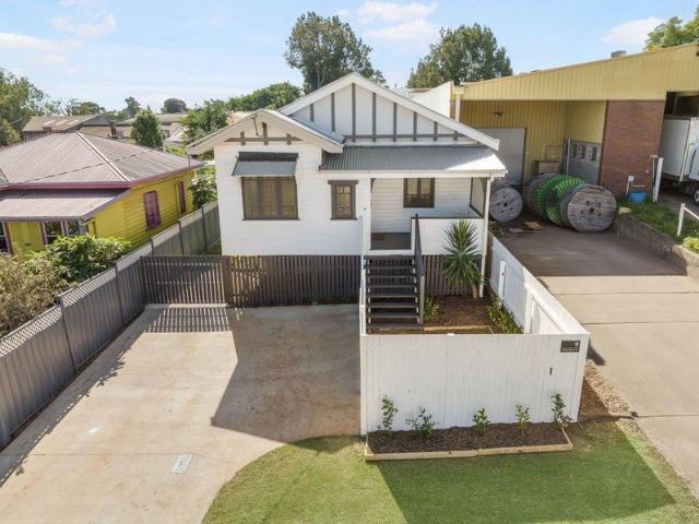 Fully Furnished 3 Bedroom Home in a Convenient North Toowoomba Location!
