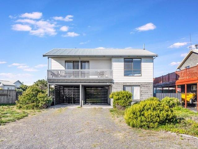 FULLY FURNISHED 3 BEDROOM HOME IN SEASIDE TOWN OF NENE VALLEY WITH OCEAN VIEWS