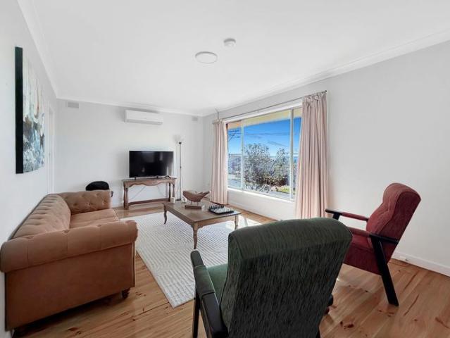 Fully furnished 3 bedroom home with an optional 4th bedroom or office