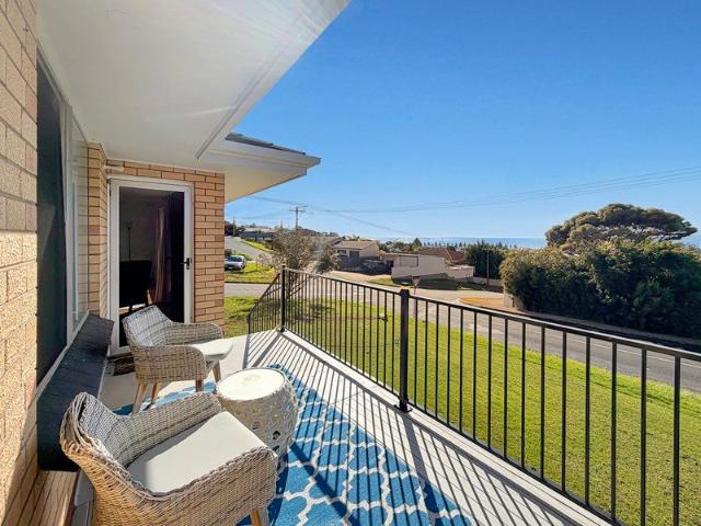 Fully furnished 3 bedroom home with an optional 4th bedroom or office