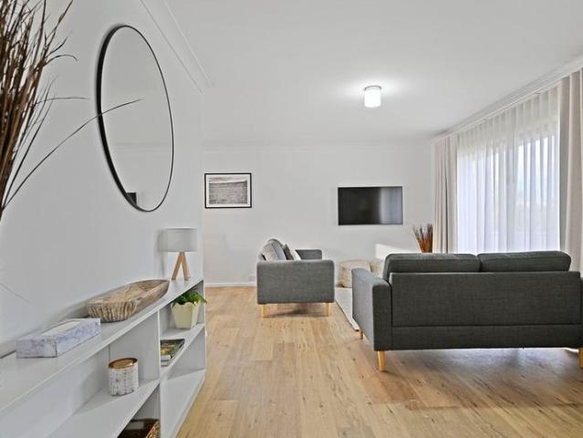Fully Furnished 3 Bedroom Home with Internet Included, Outdoor Entertaining & Minutes from Orange CBD