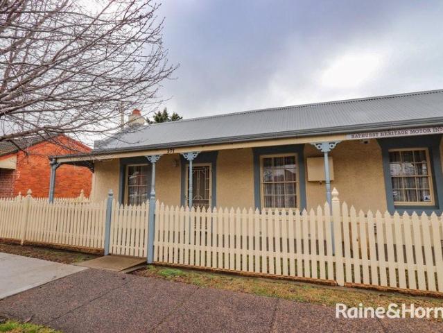 Fully Furnished 3 bedroom Semi located in CBD. Available 14.8.2026