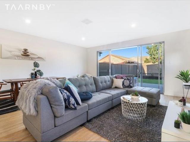 FULLY FURNISHED 3 Bedroom Townhouse for a lifestyle that’s equal parts City & Sea