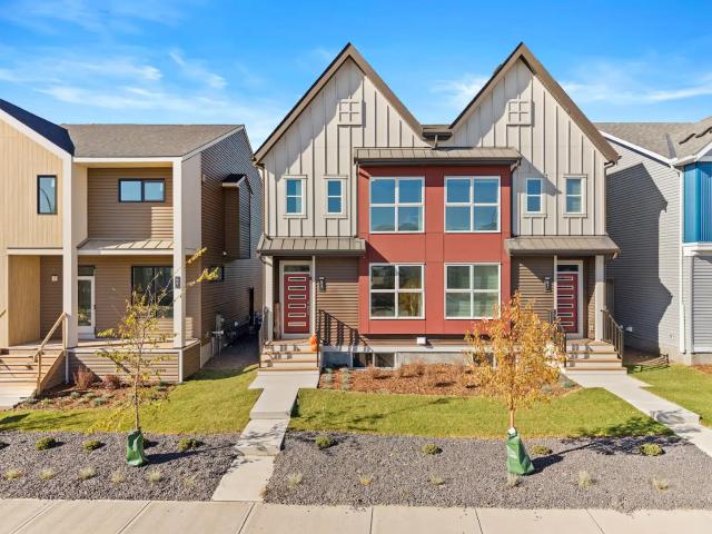 Fully Furnished 3 Bedroom Townhouse | Garage | 4 Beds