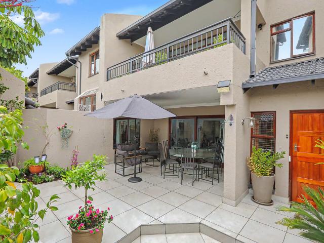 Fully furnished 3 bedroom townhouse in Woodmead