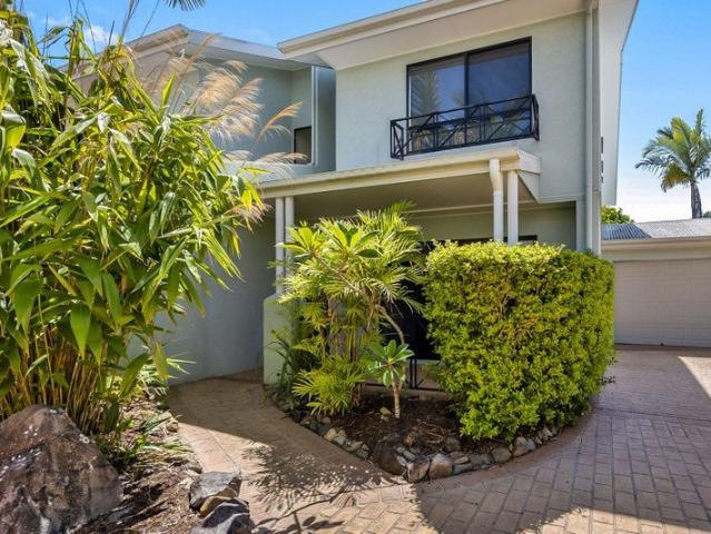 Fully Furnished 3 bedroom townhouse in sought after location