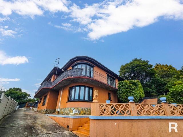 FULLY FURNISHED 3 Bedroom with City & Sea Views Gardening Included