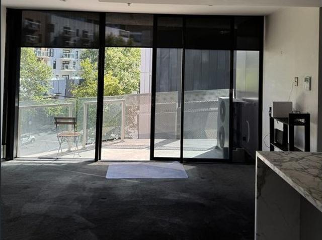 Fully furnished 3 bedroom 2 bathroom apartment at Dockland with city view