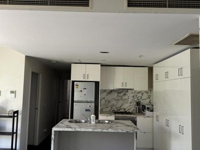 Fully furnished 3 bedroom 2 bathroom apartment at Dockland with city view
