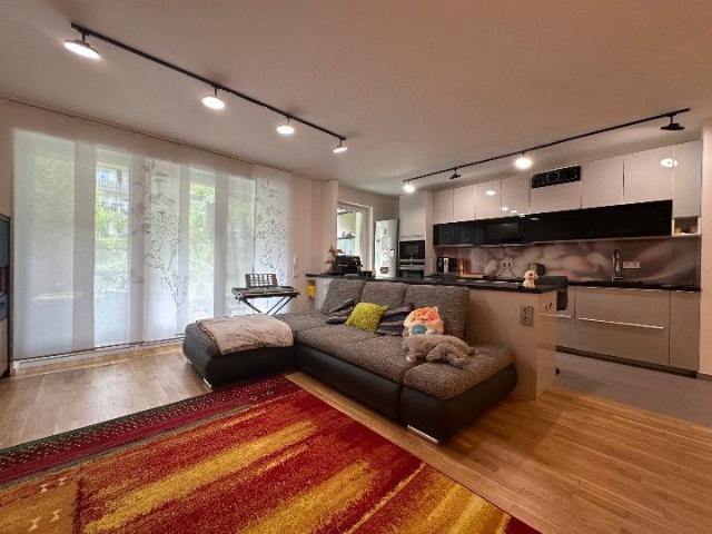 Fully furnished 3 room apartment with fitted kitchen, terrace, underground parking space, and electric charging station—ideal for families!, Frankfurt Amsterdam Apartments for Rent