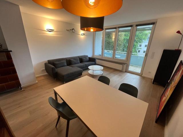 Fully furnished 3 room flat in Frankfurt Westend Next to Grüneburgpark / Palmegarten / Goethe University First use after complete renovation, Frankfurt Amsterdam Apartments for Rent