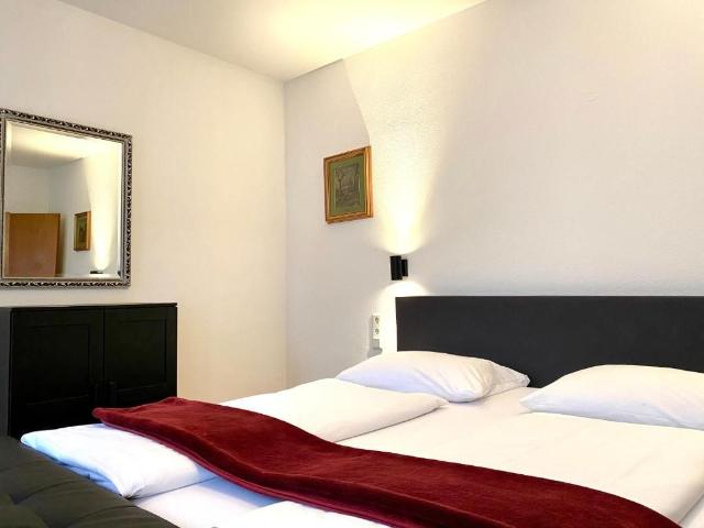 Fully furnished 3 rooms apartment with comfy box spring beds and tea kitchen at Heumarkt, Koln Amsterdam Apartments for Rent