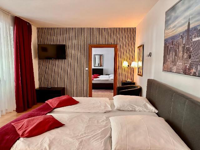 Fully furnished 3 rooms apartment with comfy box spring beds and tea kitchen at Heumarkt