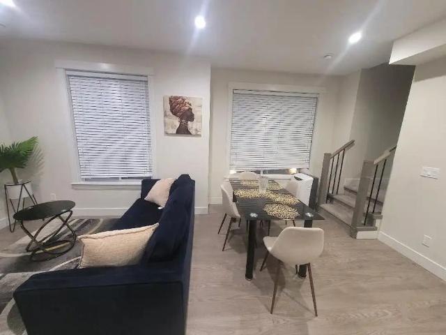 Fully furnished 3bed + Den and 2.5 bath townhouse — 3 Bedrooms+ Den Townhouse
