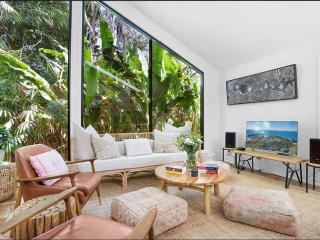 Fully Furnished 10 week lease All Utilities Included