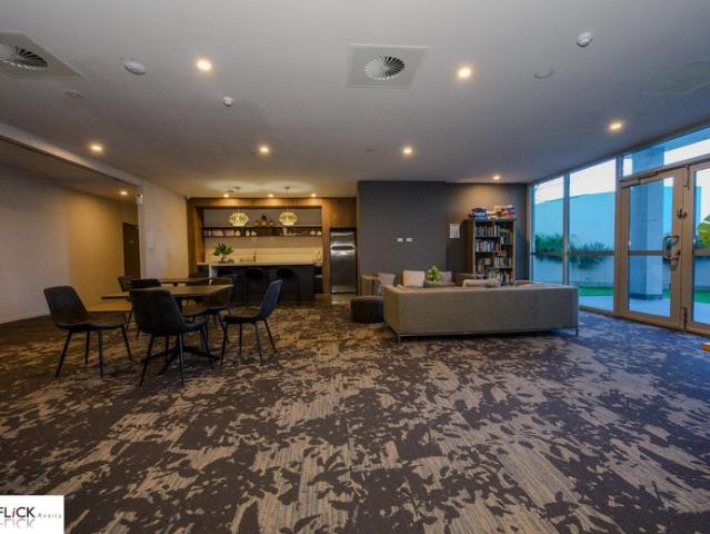 Fully Furnished 1 x 1 Executive Apartment – Spectacular 26th Floor Views!