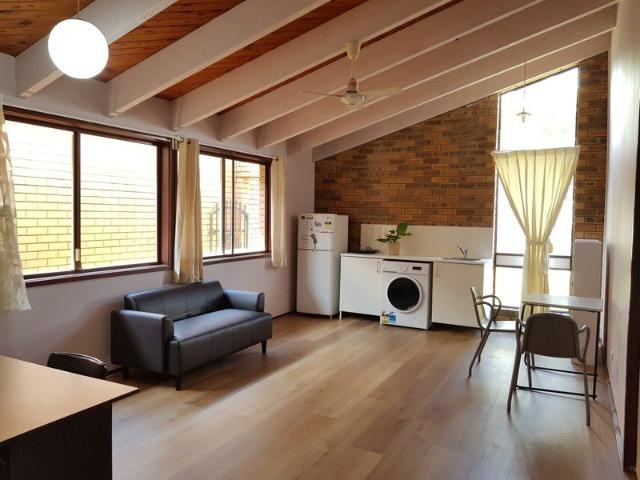 Fully Furnished 1 Bed 1 Bath Bills included in Sunnybank Convenient Location