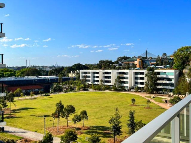 Fully furnished 1 bedroom apartment with Beautiful Park View in Harold Park!