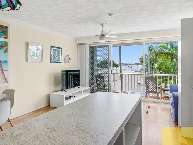 Fully Furnished 1 Bedroom Apartment with Broadwater Views Grandview Apartments